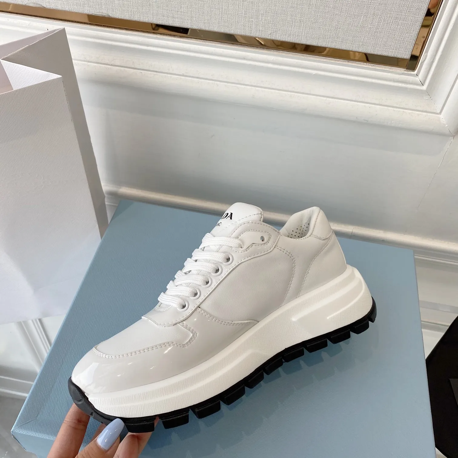 👟👟Ex-factory price 580👟👟 PRADA ²⁰²4 𝐬𝐬Prada’s new product comes with strength! ❣️Many Internet celebrities have the same style, fashionable and versatile nice items, original shoes are developed and purchased from Italian counters, and are reproduced 1:1 according to the original taste. This year’s theme is not to be defined, embodying texture through simplicity💛From thick-soled sneakers to zigzag short boots to 2024 flat shoes, everything reveals a sure-fire momentum...combining gentleness and handsomeness, the finishing touch for women❤️ The top-grade open-edge beaded cowhide with imported cowhide triangle logo is consistent with the original version, the wear-resistant and ultra-light two-color outsole, and the sheepskin lining are breathable and comfortable. ⚛Size: Women's 34-40 ⚛Size: Men's 39-45 Original packaging accessories. ⚛